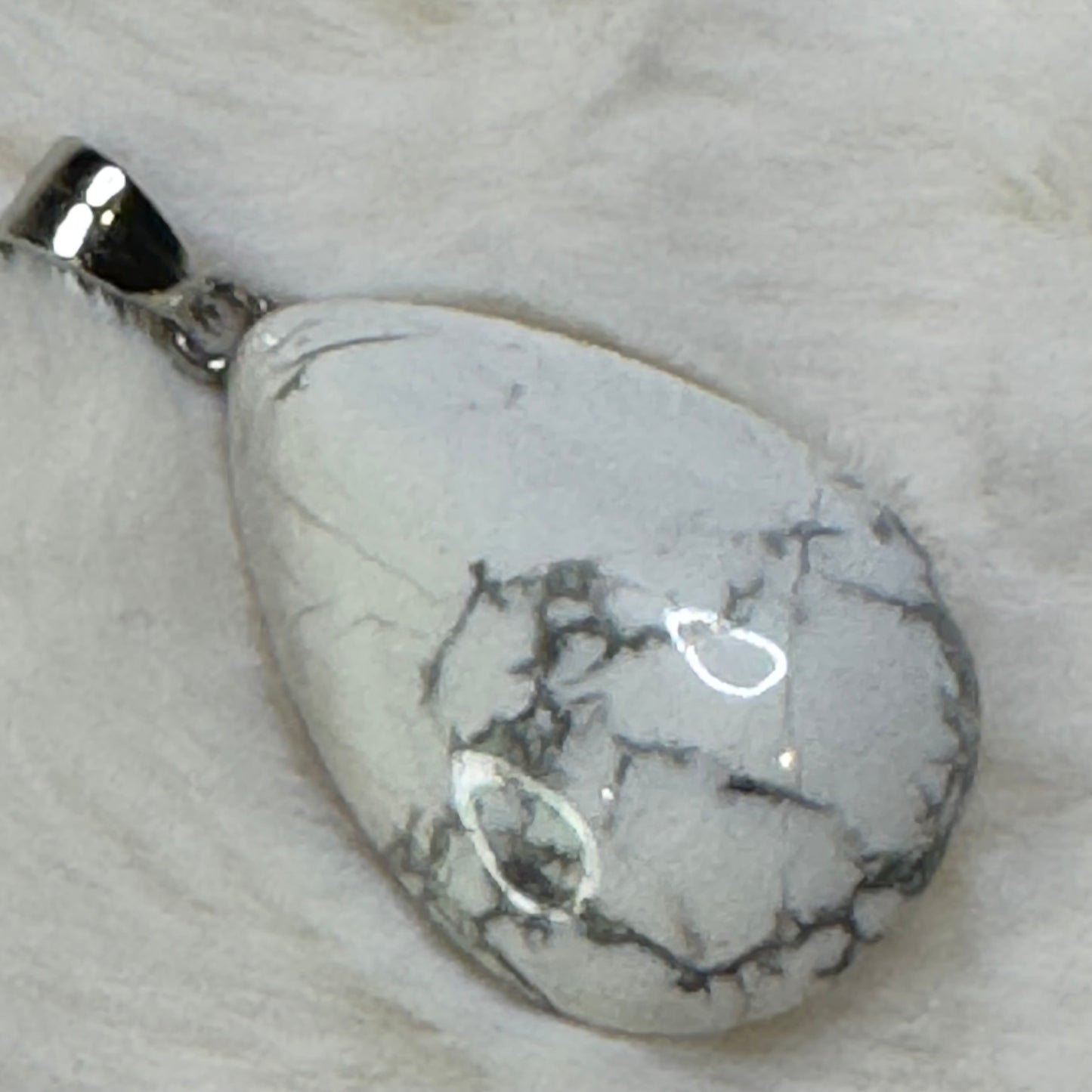 100% Real  Grade AA Howlite Genuine Natural Teardrop  Healing GemStone Pendant.