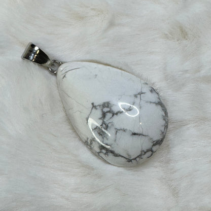 100% Real  Grade AA Howlite Genuine Natural Teardrop  Healing GemStone Pendant.